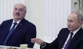 Alexander Lukaschenko (links) steht fest an der Seite von Wladimir Putin.
