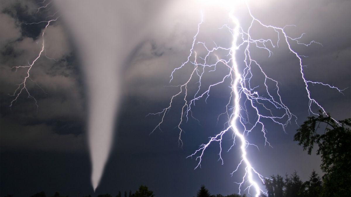 Laut Meteorologen bestehe in einigen Regionen am Montag (15.04.2024) leichte Tornadogefahr. (Foto)