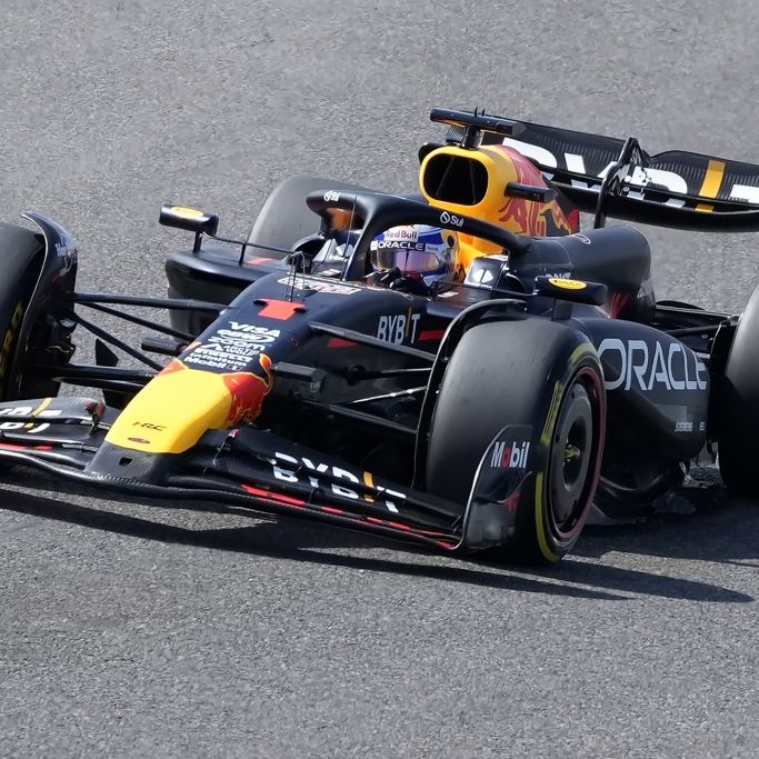 Max Verstappen im Boliden von Red Bull: Vom 19. bis 21. April trifft sich die Formel-1-Elite beim Großen Preis von China.