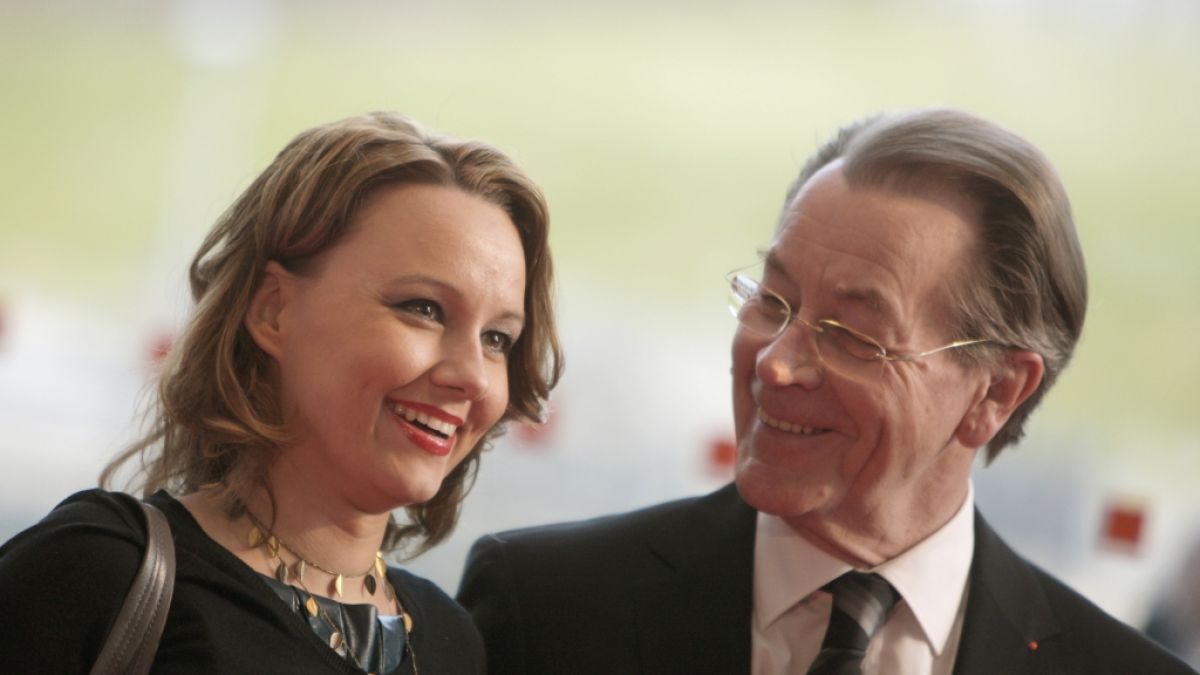 Der ehemalige SPD-Vorsitzende mit seiner Ehefrau Michelle Müntefering bei der Verleihung des Steiger Awards im Jahr 2011. (Foto)