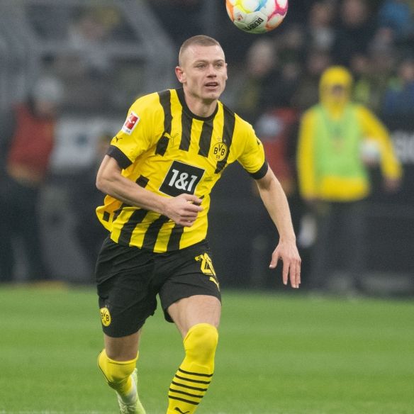 Julian Ryerson, Abwehrspieler des BVB in Aktion.