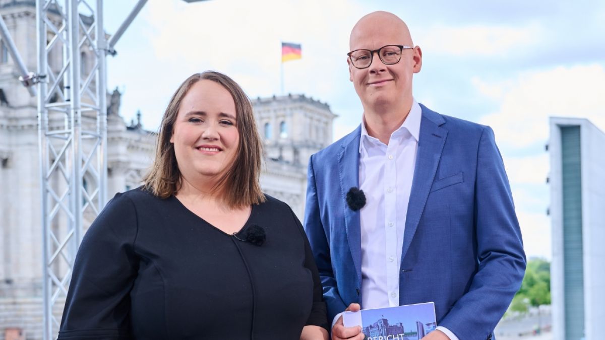 Matthias Deiß mit Grünen-Politikerin Ricarda Lang beim ARD-Sommerinterview. (Foto)