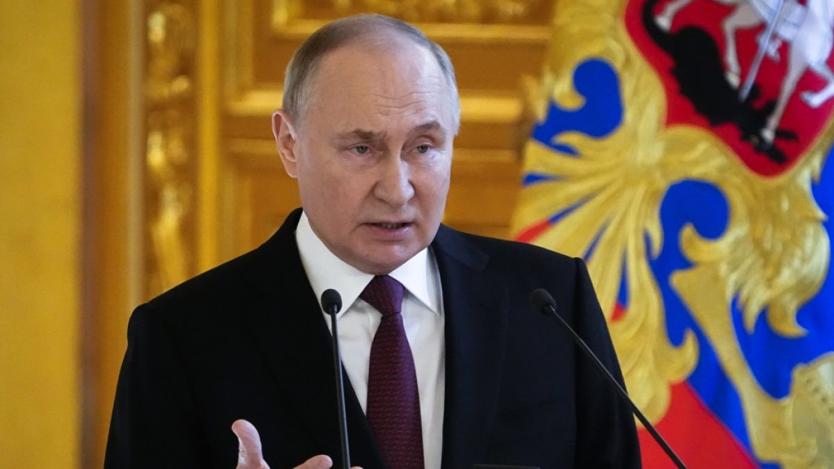 Wladimir Putin soll Berichten zufolge einen weiteren Kampfjet verloren haben. (Foto)