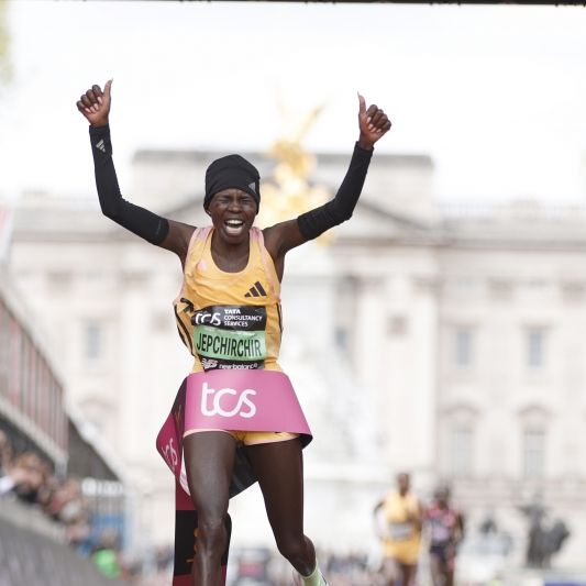 Olympiasiegerin Peres Jepchirchir hat den London-Marathon gewonnen.