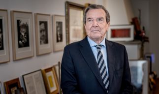 Gerhard Schröder (Foto) verwirrte mit einem Auftritt bei Gregor Gysi.