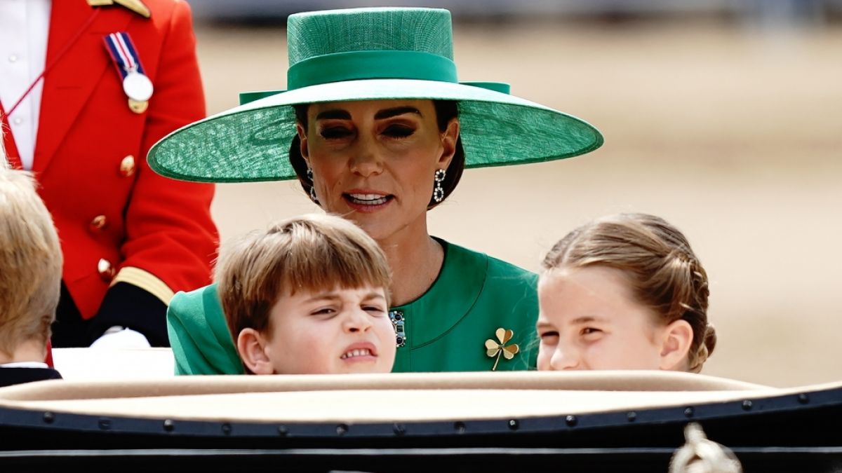 Prinz Louis lässt man besser nicht aus den Augen: Der jüngste Sohn von Prinzessin Kate, der am 23. April 2024 sechs Jahre alt wird, ist ein echter Wirbelwind. (Foto)