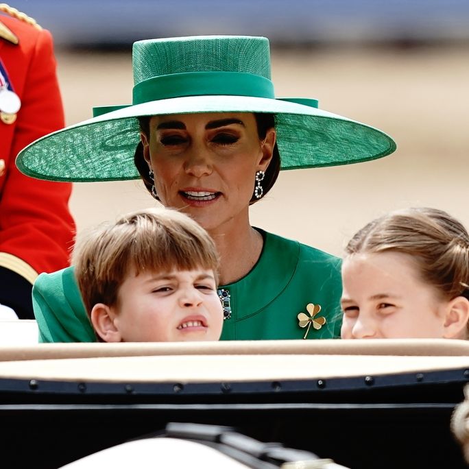 Prinz Louis lässt man besser nicht aus den Augen: Der jüngste Sohn von Prinzessin Kate, der am 23. April 2024 sechs Jahre alt wird, ist ein echter Wirbelwind.