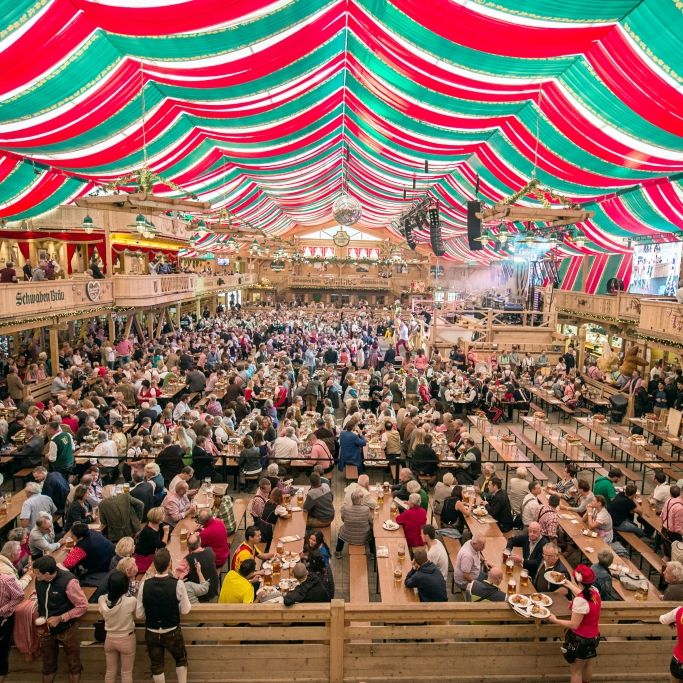 Mehr als 800 Menschen sollen sich im Festzelt beim Stuttgarter Frühlingsfest mit einem Magen-Darm-Virus infiziert haben.