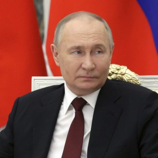 In Windeln zittert Putin auf dem Boden: Kreml-Chef in Biografie bloßgestellt