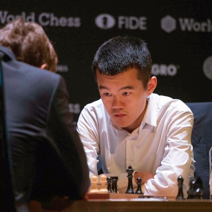 Ding Liren ist der amtierende Schachweltmeister und muss seinen Titel bei der Schach-WM 2024 verteidigen.