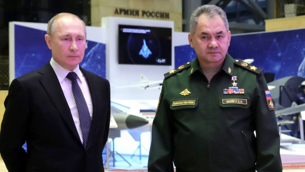 Hat Wladimir Putin (links) eine direkte Drohung an Sergei Schoigu geschickt? (Foto)