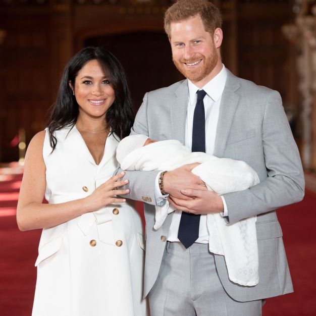So lernte die Welt Archie Harrison Mountbatten-Windsor kennen: Meghan Markle und Prinz Harry präsentieren der Welt ihren erstgeborenen Sohn, der am 6. Mai 2024 seinen fünften Geburtstag feiert.