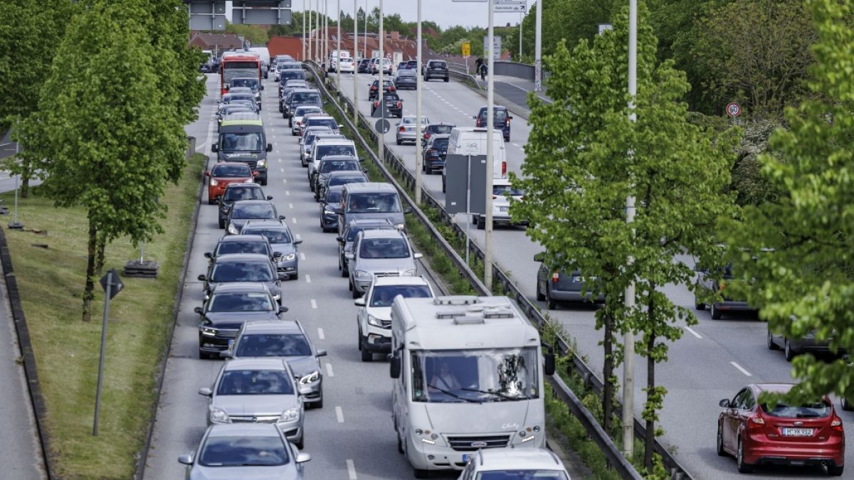 Zum verlängerten Wochenende nach Christi Himmelfahrt droht auf Deutschlands Autobahnen Stau-Chaos. (Foto)