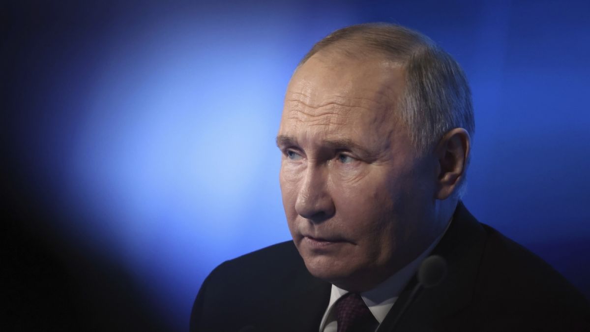 Wladimir Putin lässt derzeit keine Gelegenheit aus, um dem Westen lautstark zu drohen - und schreckt selbst vor der Ankündigung von Atomwaffen-Übungen nicht zurück. (Foto)