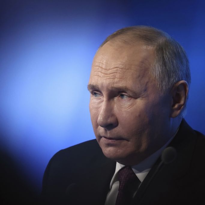 Wladimir Putin lässt derzeit keine Gelegenheit aus, um dem Westen lautstark zu drohen - und schreckt selbst vor der Ankündigung von Atomwaffen-Übungen nicht zurück.