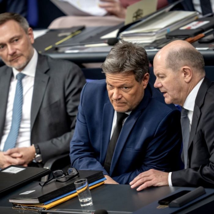 Christian Lindner, Robert Habeck und Olaf Scholz haben im Kanzleramt beraten: Das Rentenpaket soll kommen.