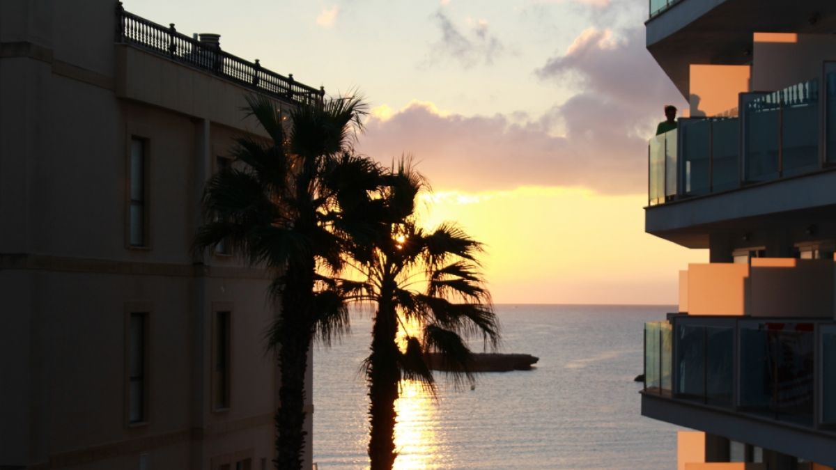 Auf Mallorca ist ein deutscher Tourist von einem Hotel gestürzt und gestorben. (Symbolfoto) (Foto)