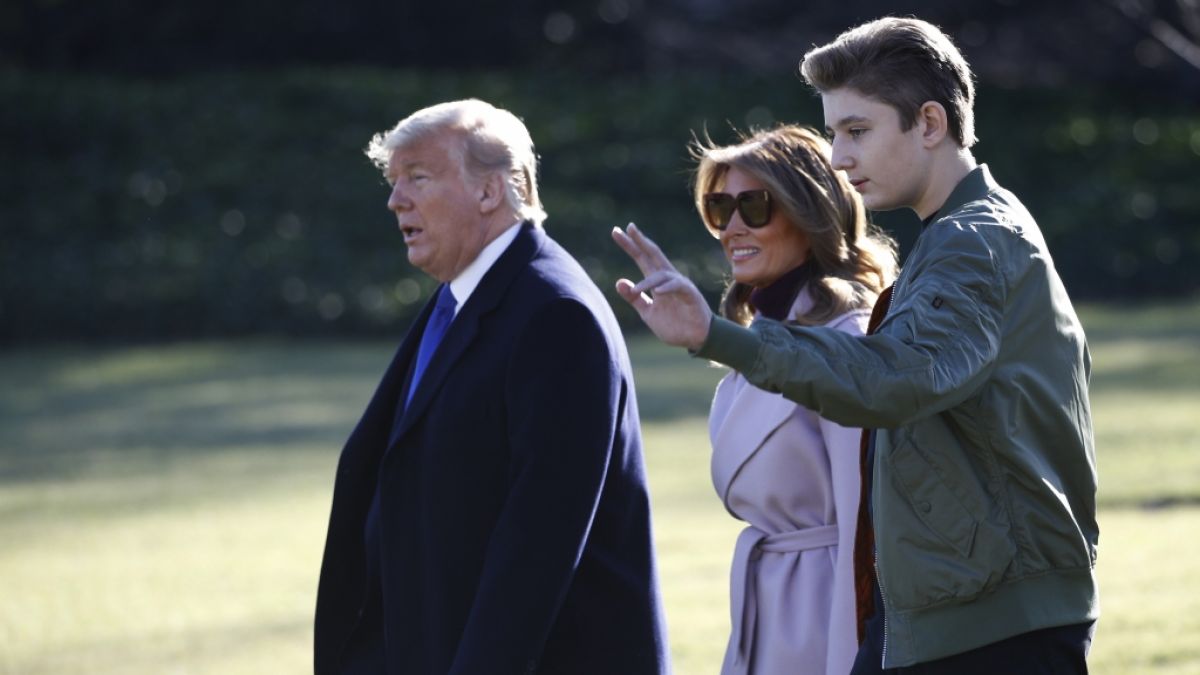 Donald Trump mit Frau Melania und seinem jüngsten Sohn Barron (v.l.). Sein Nachwuchs soll ihm zur erneuten Wahl als US-Präsident verhelfen (Foto)
