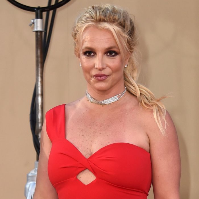 Britney Spears: Vorsicht, rutschendes Röckchen! / Wladimir Putin: Kremlchef droht Niederlage
