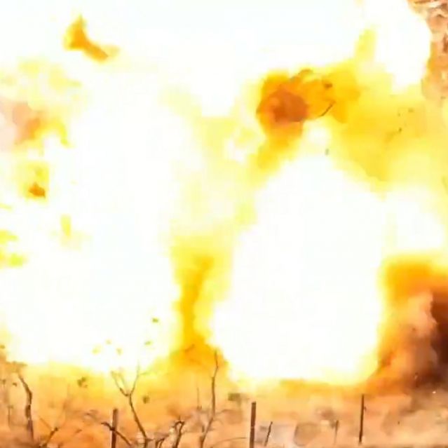 Russen-Panzer explodiert in Feuerball - Video zeigt 