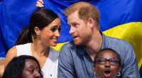 Steht Prinz Harry und Meghan Markle die Panik schon ins Gesicht geschrieben? Eine angekündigte ZDF-Doku könnte unschöne Details über die Sussexes ans Tageslicht bringen.