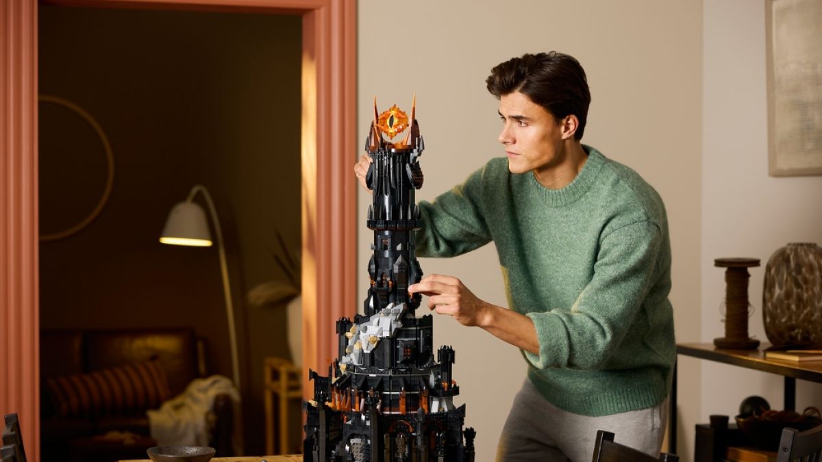 Mit 5.471 Lego-Elementen baut man ein 83 Zentimeter hohes Modell des dunklen Turms von Sauron.  (Foto)