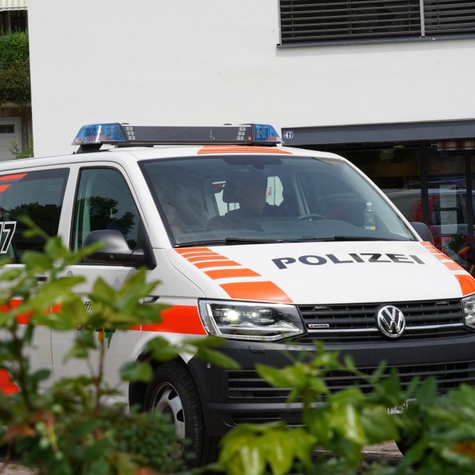 Die Polizei in der Schweiz nahm einen Verdächtigen fest, der in Zofingen Passanten wahllos attackiert haben soll. (Symbolfoto)