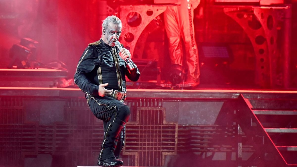 Till Lindemann, Frontsänger der Band Rammstein, bei einem Konzert 2022. (Foto)