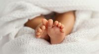 In Polen hat eine 13-Jährige auf einer Klassenfahrt ein Baby zur Welt gebracht. Kind und Mutter kamen anschließend ins Krankenhaus. (Symbolfoto)