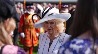 Königin Camilla wurde bei den Badminton Horse Trials im angeregten Gespräch mit Rose Hanbury erwischt, über die Gerüchte kursieren, sie sei die heimliche Geliebte von Prinz William.