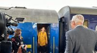 Außenministerin Annalena Baerbock ist im Mai 2024 zu einem Solidaritätsbesuch in die Ukraine gereist. Bei der Ankunft am Bahnhof Kiew wurde sie vom deutschen Botschafter Martin Jäger und einer Vertreterin des ukrainischen Protokolls empfangen.