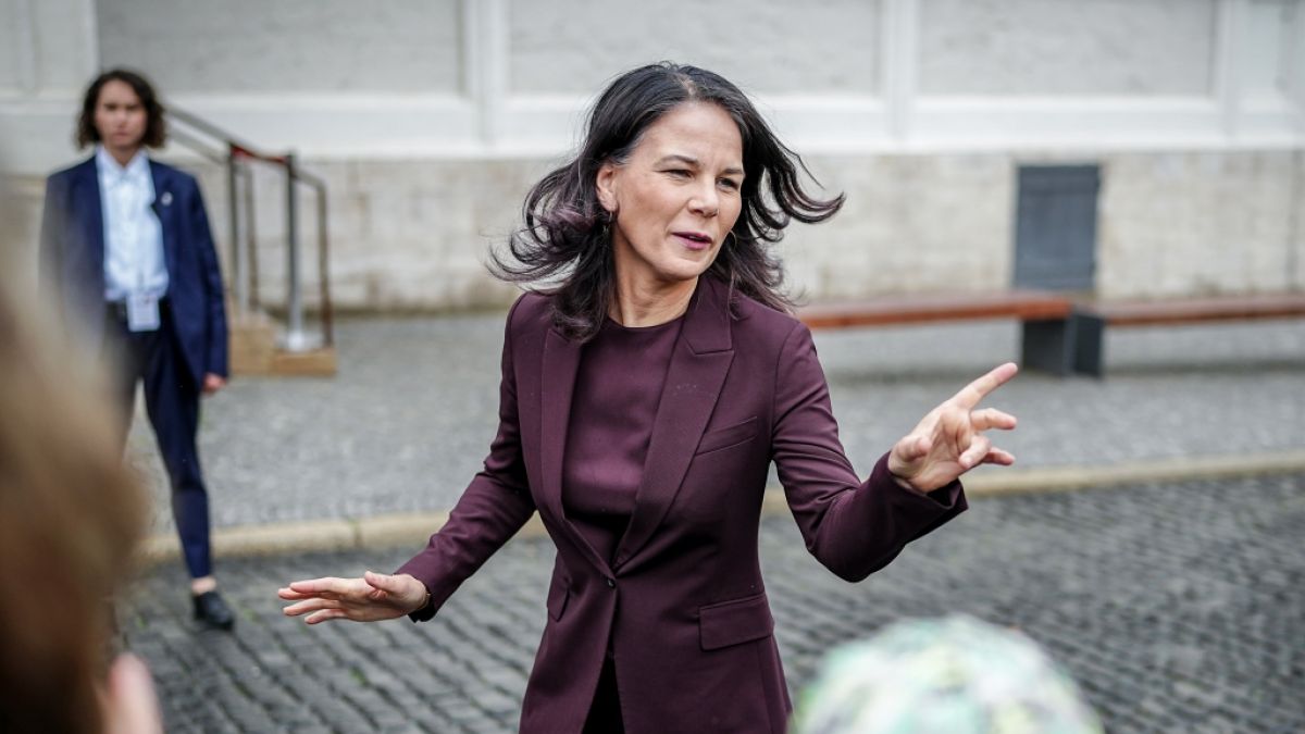 Annalena Baerbock wird für einen Satz zum Tag des Grundgesetzes im Netz verspottet. Annalena Baerbock wird für einen Satz zum Tag des Grundgesetzes im Netz verspottet. (Foto)