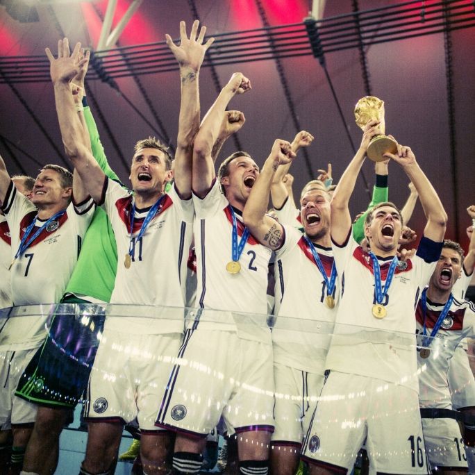 2014 wurde Deutschland in Brasilien Fußball-Weltmeister. Eine neue ARD-Doku blickt auf das Turnier zurück.