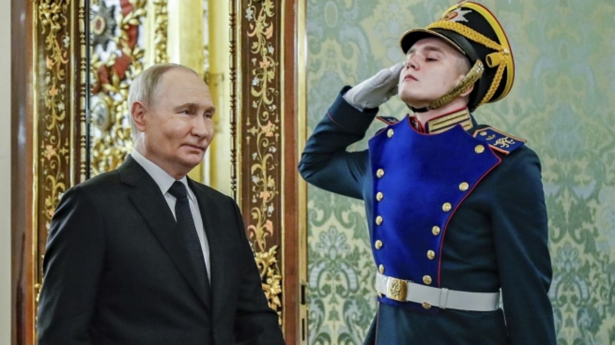 Wladimir Putin scheint seinen Militärapparat zu säubern. Wladimir Putin scheint seinen Militärapparat zu säubern. (Foto)