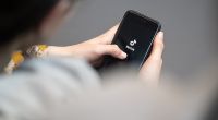 Immer wieder fordern gefährliche TikTok-Mutproben junge Menschenleben - zuletzt im Fall einer 13-Jährigen aus dem Landkreis Kassel (Hessen).