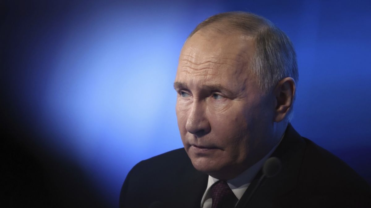 Binnen weniger Tage musste Wladimir Putin im Ukraine-Krieg reihenweise Kampfjets und mehr als 10.000 Soldaten abschreiben. Binnen weniger Tage musste Wladimir Putin im Ukraine-Krieg reihenweise Kampfjets und mehr als 10.000 Soldaten abschreiben. (Foto)