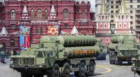 Russische S-400-Flugabwehrraketen rollen während der Generalprobe der Militärparade zum Tag des Sieges über den Roten Platz.
