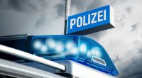 Die Münchener Polizei ermittelt nach einem tödlichen Balkonsturz, bei dem eine Rentnerin ums Leben kam. (Symbolbild)