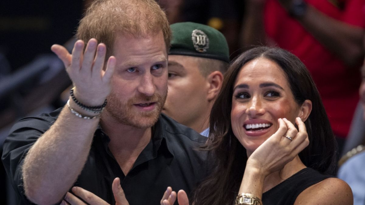 Prinz Harrys königliche Herkunft ist kein Trumpf: Seine eigene Ehefrau Meghan stellt den Königssohn eiskalt in den Schatten, wie eine Adels-Expertin analysiert hat. (Foto)