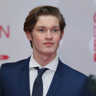 Damian Hardung sorgt nicht nur als James Beaufort in der Amazon-Serie 