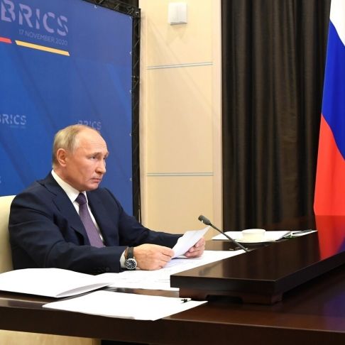 Drohnenbomben zerstören Infrastruktur von Wladimir Putin
