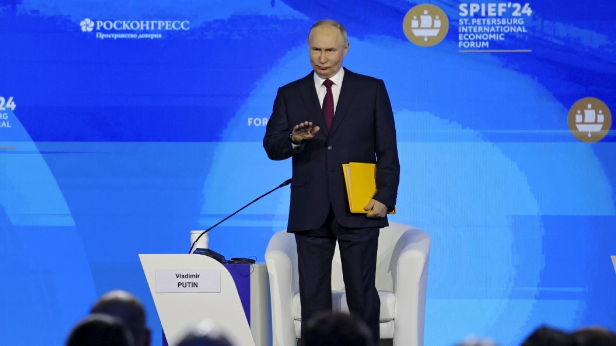 Wladimir Putin wurde beim Internationalen Weltwirtschaftsforum in St. Petersburg von seinem Vertrauten Sergej Karaganow als Retter der Menschheit präsentiert. (Foto)