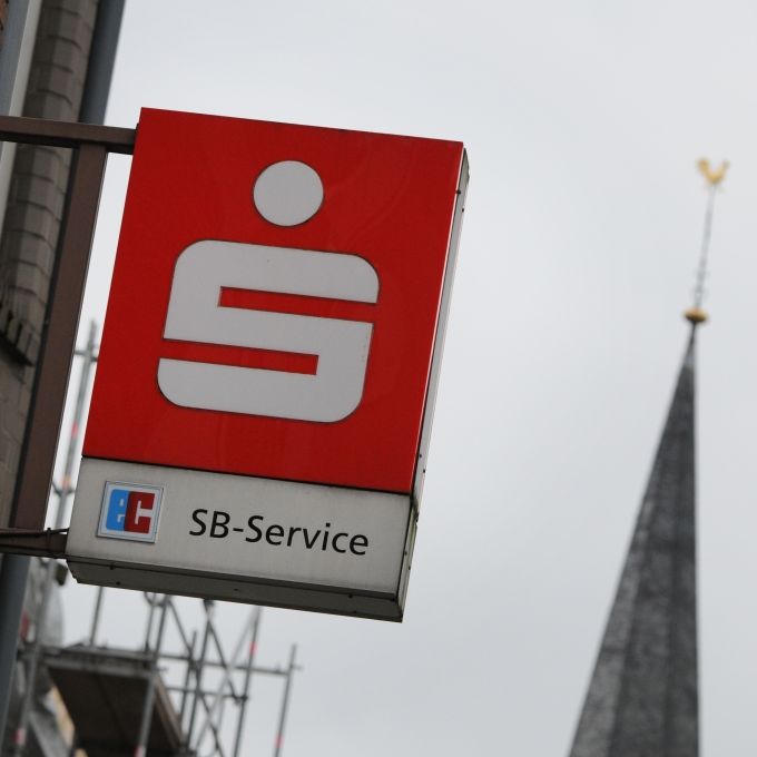 Sparkasse, Commerzbank und Co.: Hier zahlen Kunden am meisten