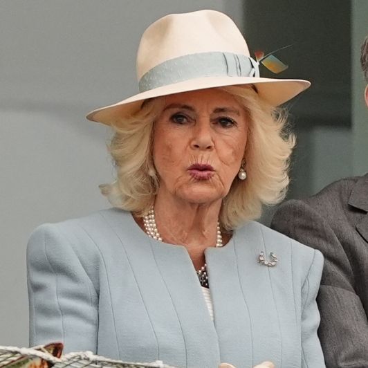 Getrennt von König Charles III. - das ist der Neue an ihrer Seite