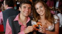 Ein Herz und eine Seele: Thomas Müller vom FC Bayern München führte seine Lisa 2009 zum Traualtar.