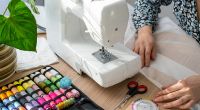 Kleidung selbst zu nähen, macht nicht nur Spaß, sondern bietet auch zahlreiche weitere Vorteile.