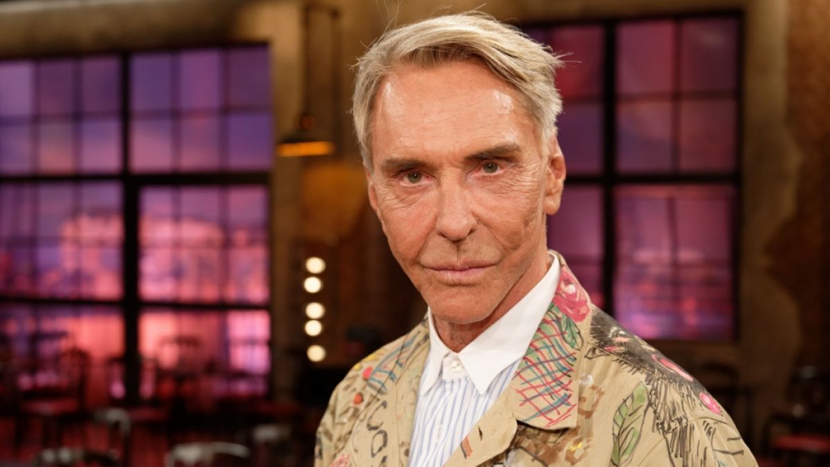 #Drama im GNTM-Finale 2024: "Verwirrt und nicht ganz da" – Fans in Sorge um Gestalter Wolfgang Joop