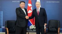 Wladimir Putin (rechts) besucht Nordkorea-Führer Kim Jong Un.