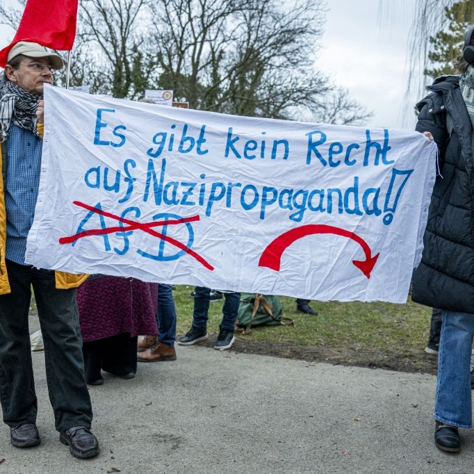 Wann und wo sind am Mittwoch Demos gegen AfD und rechte Hetze geplant?
