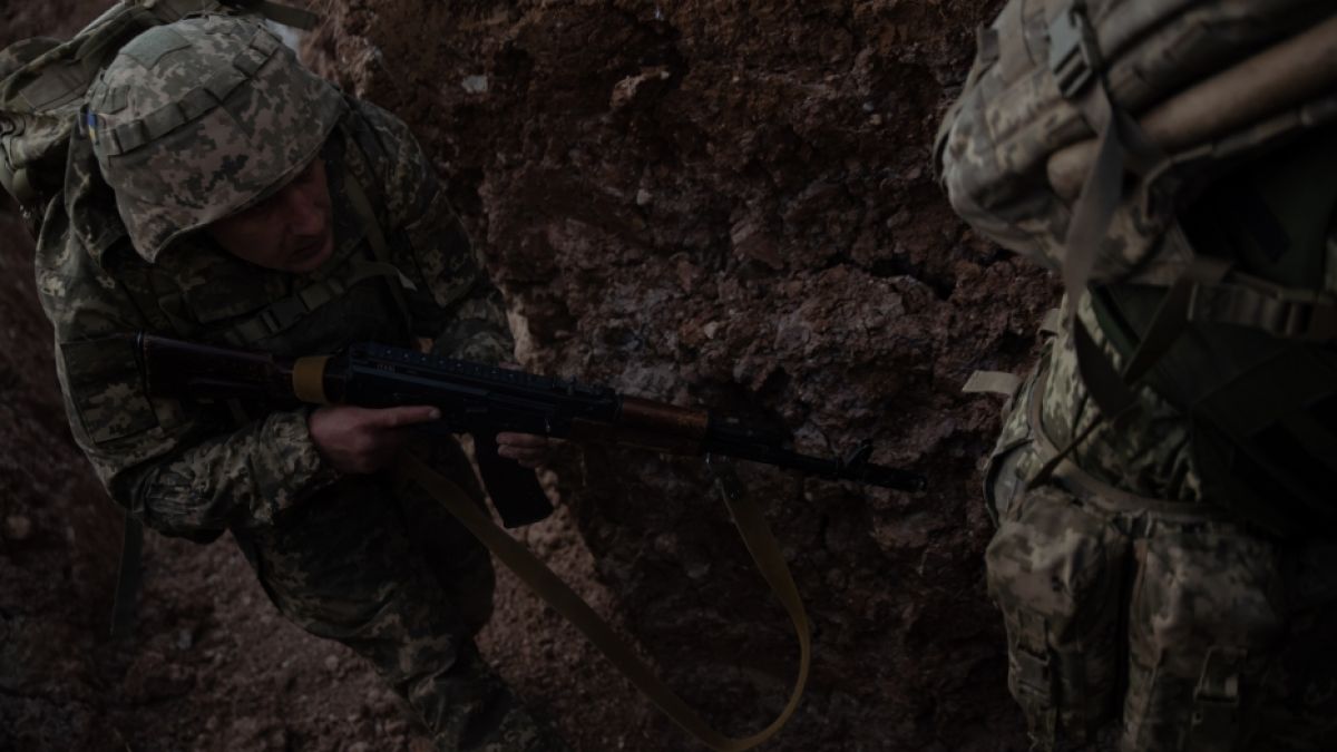 Die Ukraine erhebt schwere Vorwürfe gegen die Russen. Demnach soll Russland seine Generäle angewiesen haben, ukrainische Kriegsgefangene zu enthaupten. (Symbolbild) (Foto)